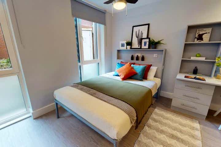 iQ-Student-Accommodation-London-Magenta-House-Bedrooms-Silver_Studio_431(8)_0