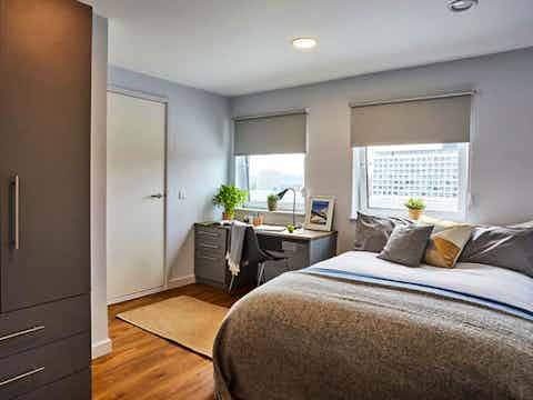 Gold En Suite - Bedroom