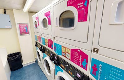iQ-Student-Accommodation-Bradford-Arkwright-Amenities-Laundry_Room