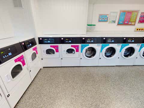 iQ-Student-Accommodation-Sheffield-Century-Square-Amenities-Laundry_Room