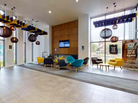 iQ-Student-Accommodation-Sheffield-Century-Square-Amenities-Lobby