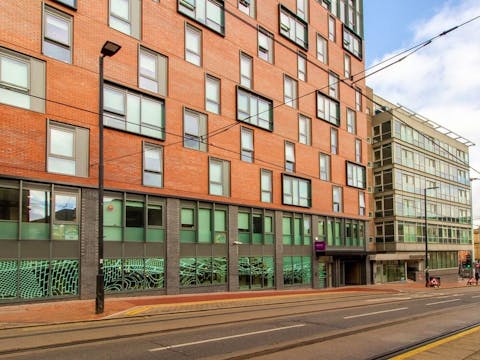 2-student-accommodation-straits-manor-main-gallery-exterior