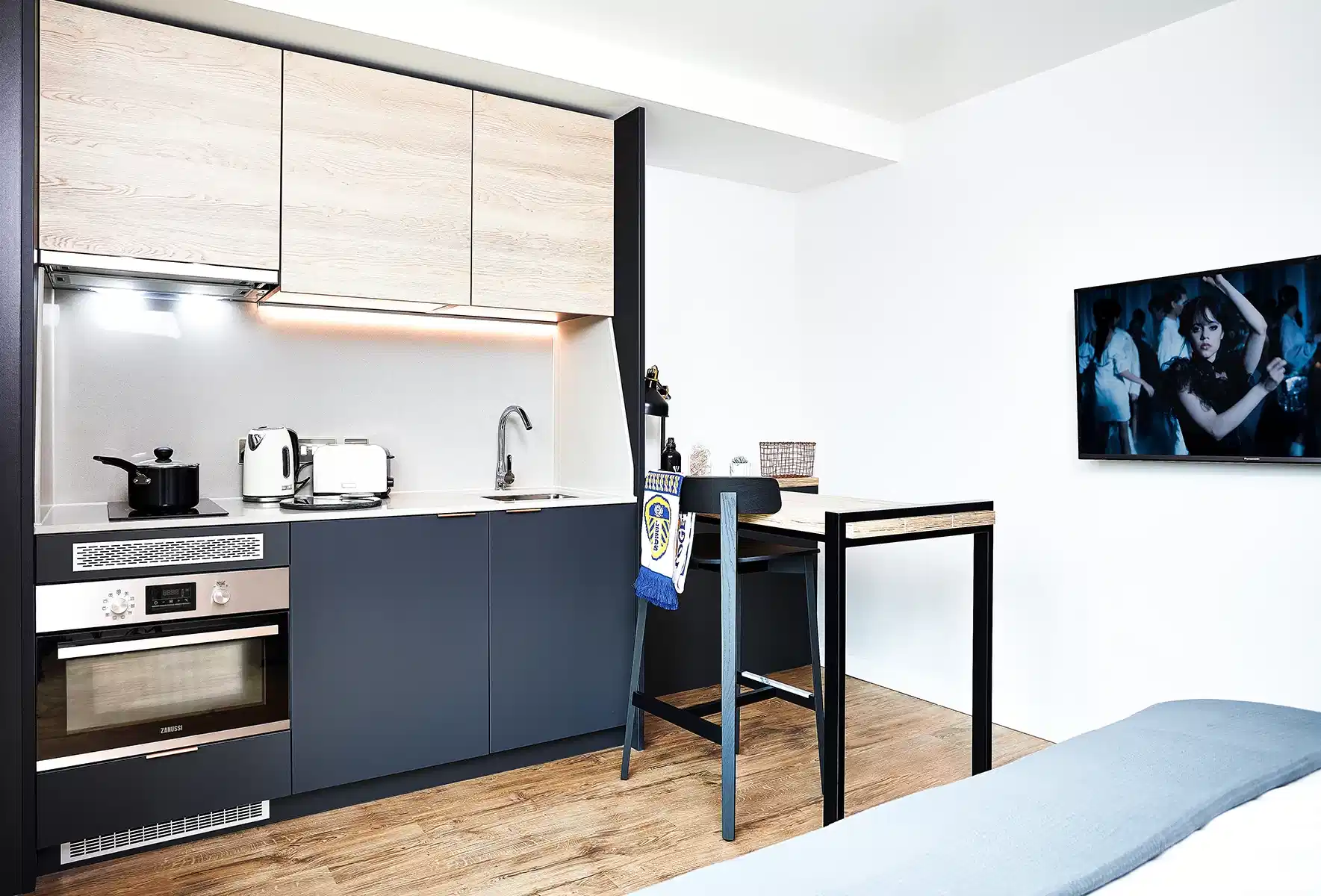Amenities?w=400&h=260&fit=crop&q=40&auto=format&trim=auto