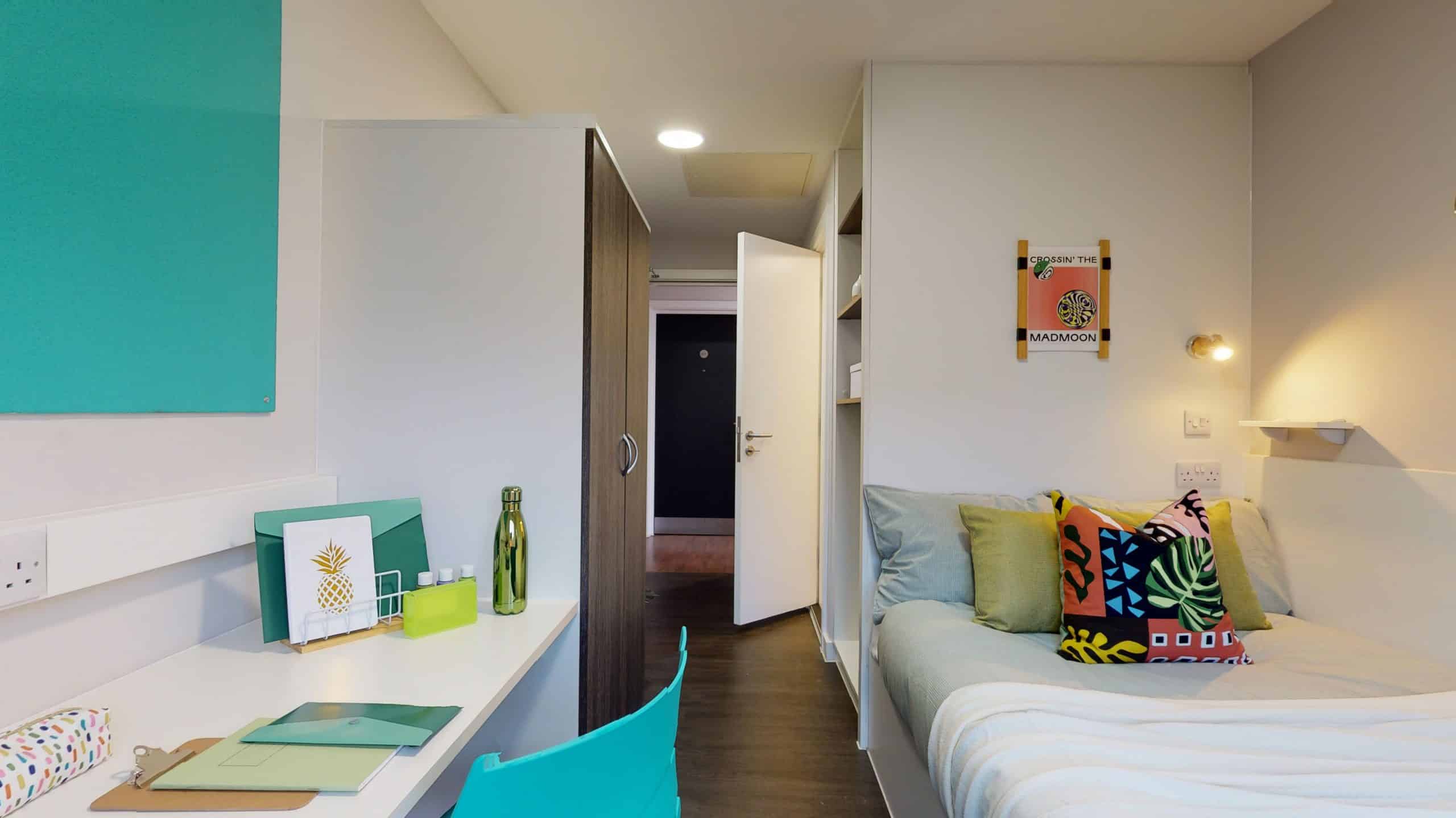 Bedroom?w=400&h=260&fit=crop&q=40&auto=format&trim=auto