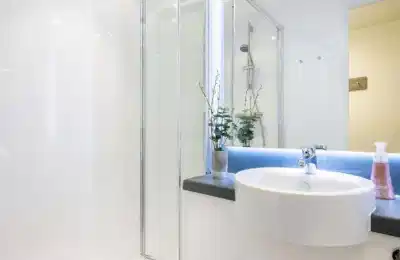 Amenities?w=400&h=260&fit=crop&q=40&auto=format&trim=auto