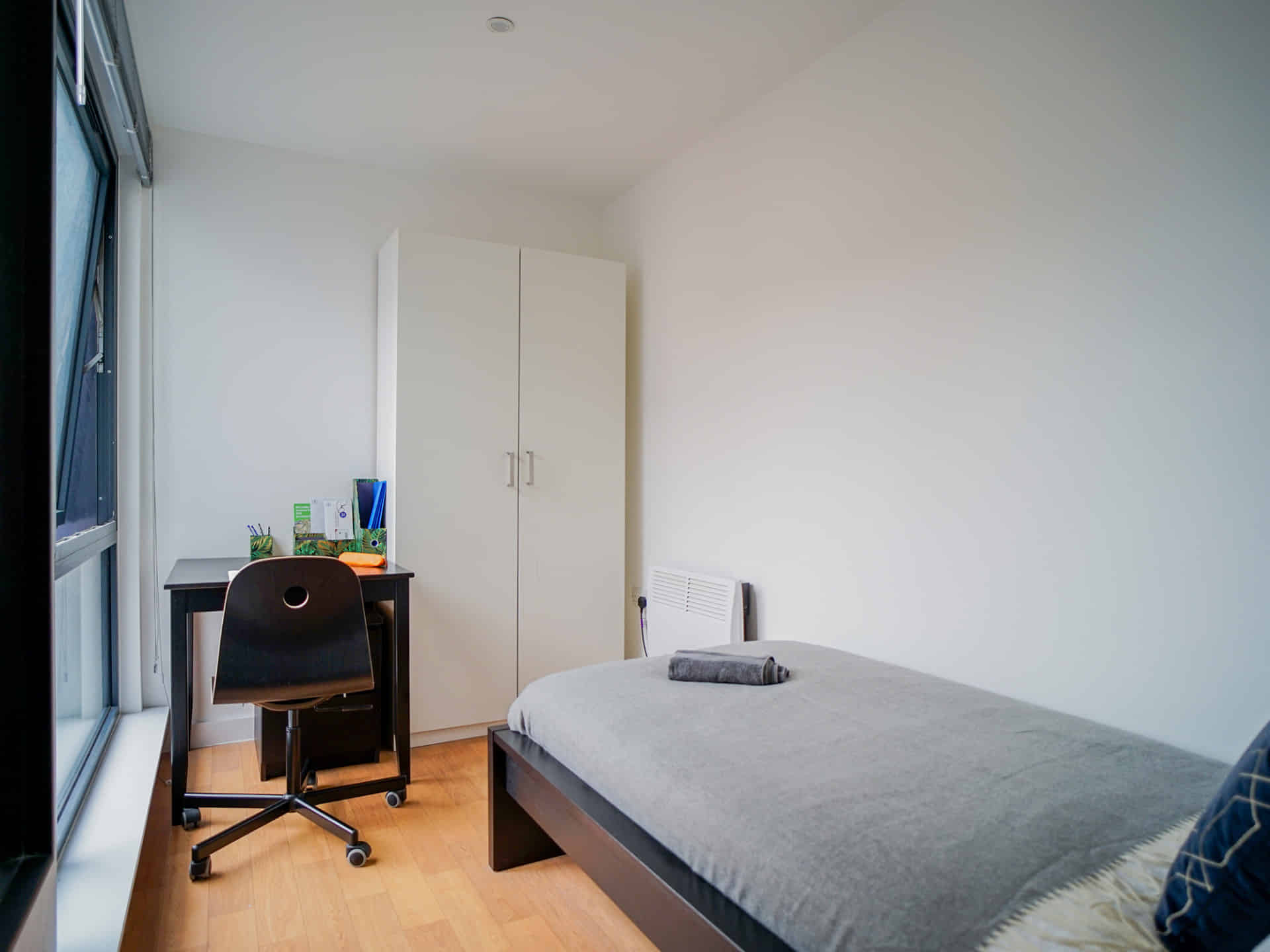 Amenities?w=400&h=260&fit=crop&q=40&auto=format&trim=auto