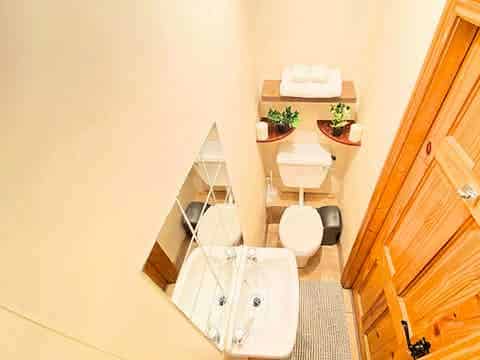Amenities?w=400&h=260&fit=crop&q=40&auto=format&trim=auto