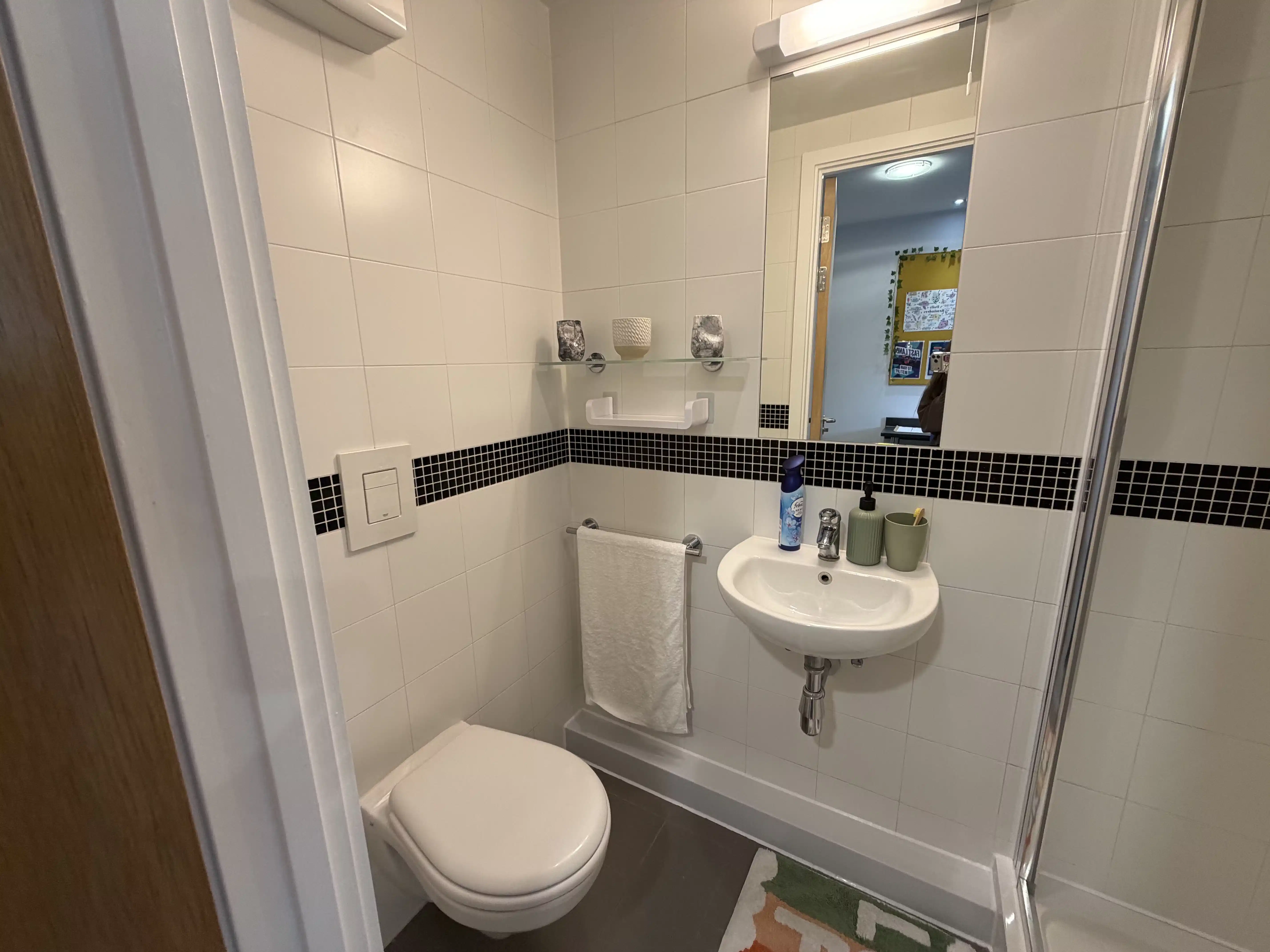 Amenities?w=400&h=260&fit=crop&q=40&auto=format&trim=auto