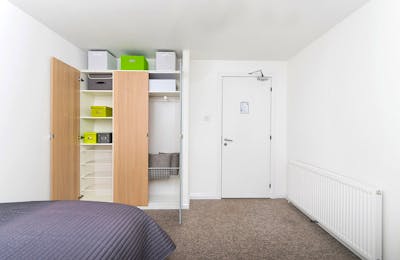 Bedroom-Storage-Froghall-Student-Accommodation-comp