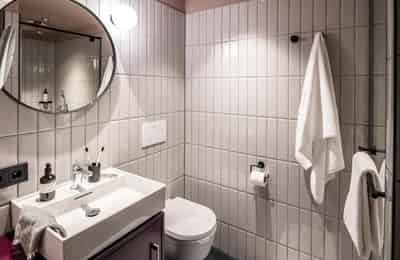 Amenities?w=400&h=260&fit=crop&q=40&auto=format&trim=auto