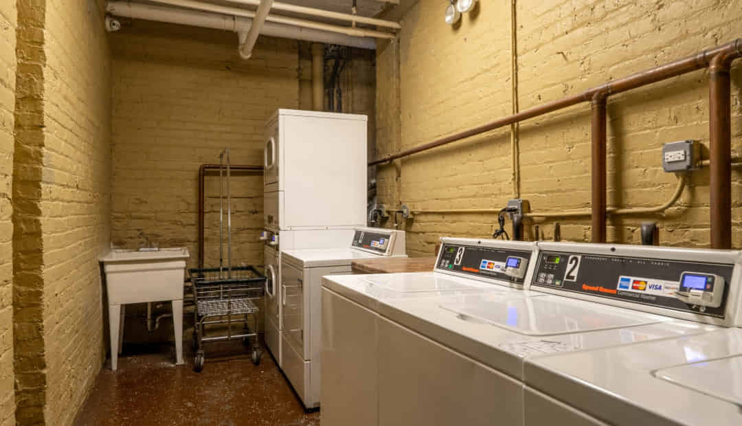 Kitchen?w=400&h=260&fit=crop&q=40&auto=format&trim=auto