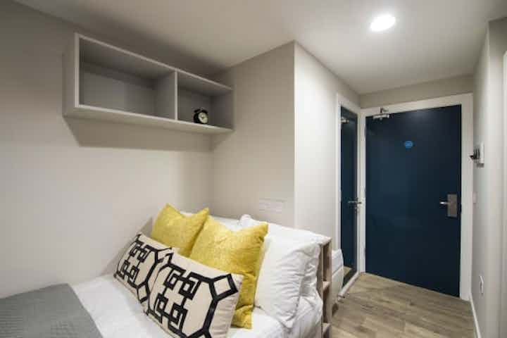 Bronze Two Bedroom Apartment - Bedroom