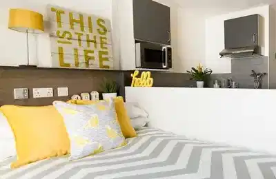 Amenities?w=400&h=260&fit=crop&q=40&auto=format&trim=auto