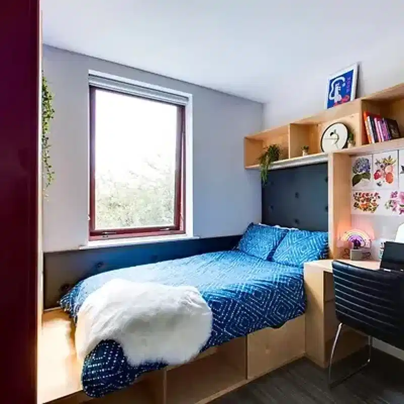 Common Area?w=400&h=260&fit=crop&q=40&auto=format&trim=auto