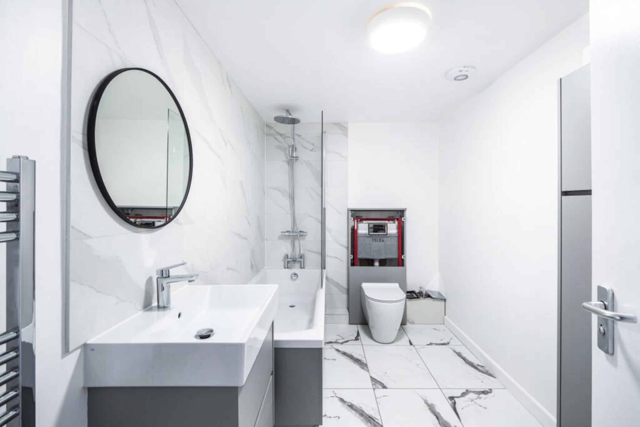 2 bedroom flat, Theydon Road, London - undefined - bathroom