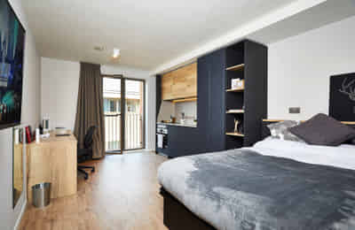 Amenities?w=400&h=260&fit=crop&q=40&auto=format&trim=auto