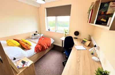 Common Area?w=400&h=260&fit=crop&q=40&auto=format&trim=auto