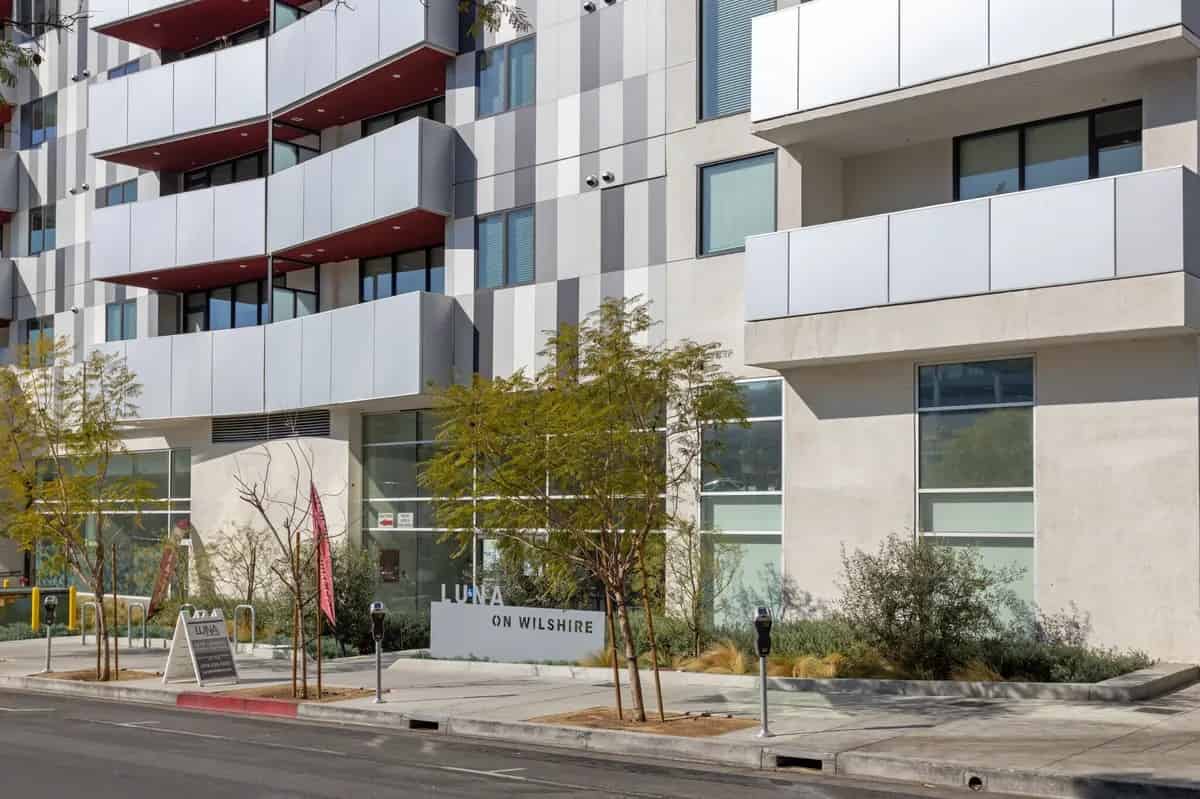 Luna On Wilshire, Los Angeles - Los Angeles, California, United States - Exterior