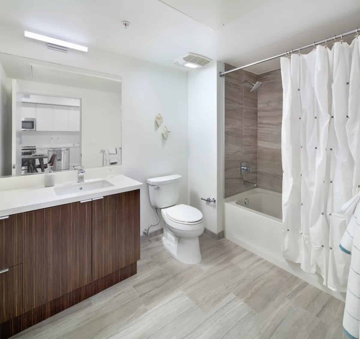 Luna On Wilshire, Los Angeles - Los Angeles, California, United States - Bathroom