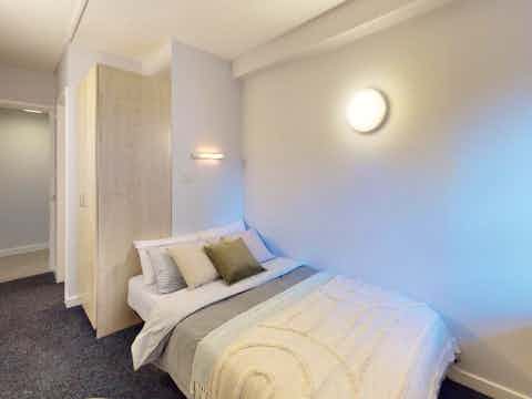 iQ-Student-Accommodation-Bradford-Arkwright-House-Bedroom(2)