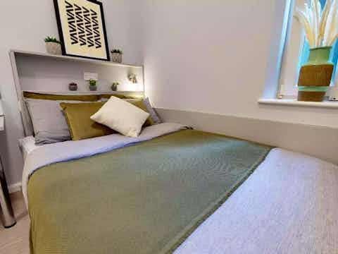 Bronze En Suite - Bedroom