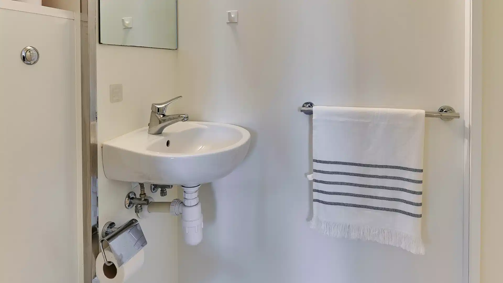 Amenities?w=400&h=260&fit=crop&q=40&auto=format&trim=auto