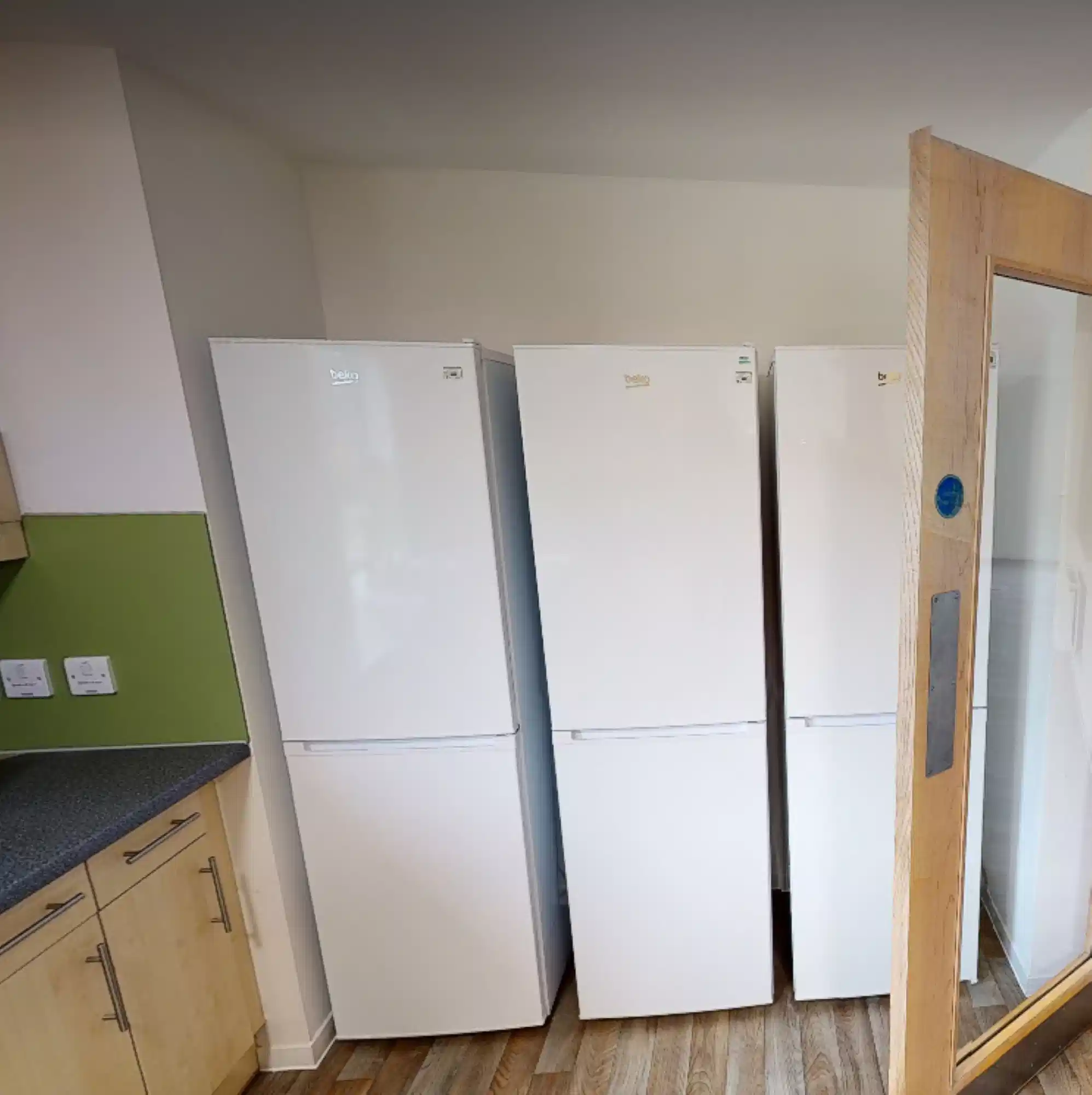 Kitchen?w=400&h=260&fit=crop&q=40&auto=format&trim=auto