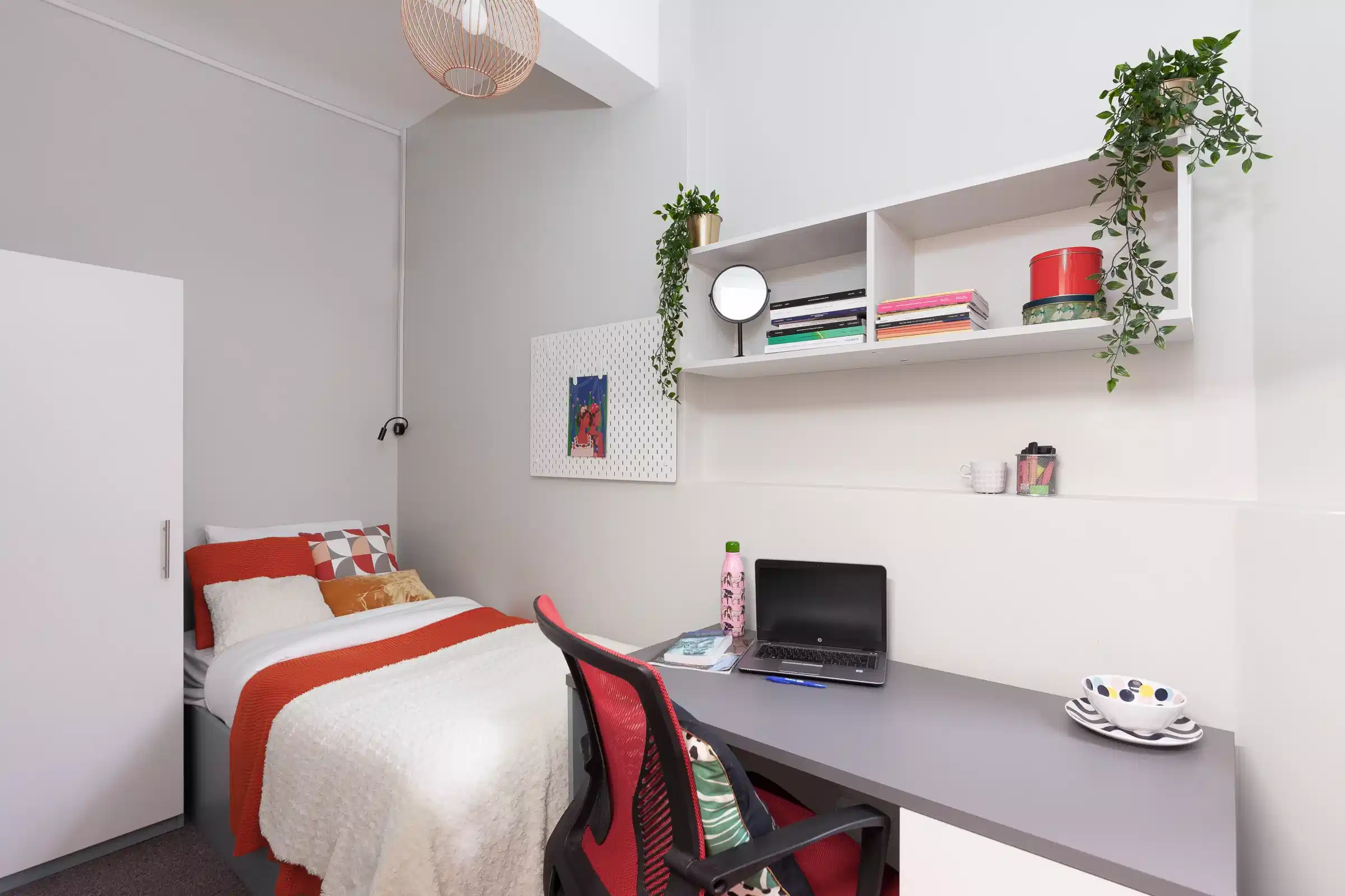 Common Area?w=400&h=260&fit=crop&q=40&auto=format&trim=auto