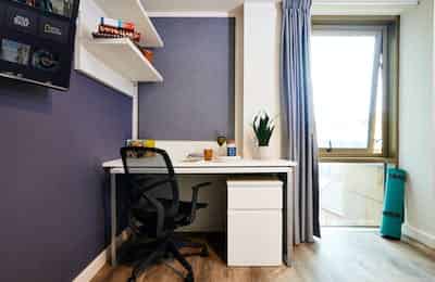 Amenities?w=400&h=260&fit=crop&q=40&auto=format&trim=auto