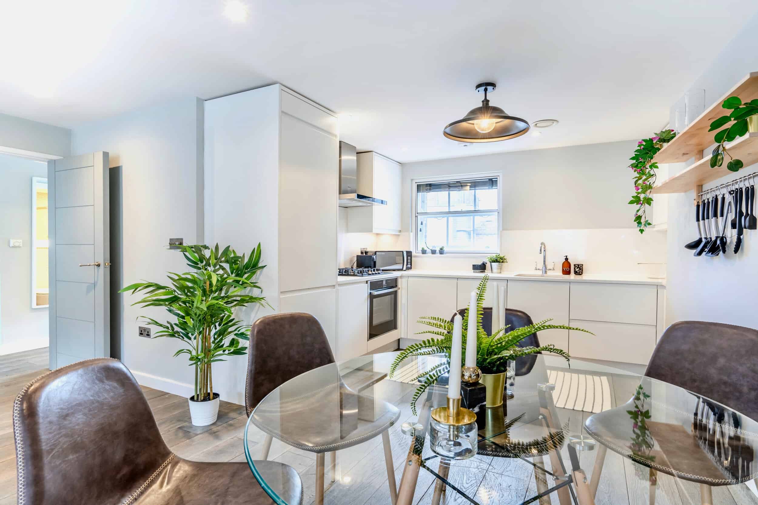 Kitchen?w=400&h=260&fit=crop&q=40&auto=format&trim=auto
