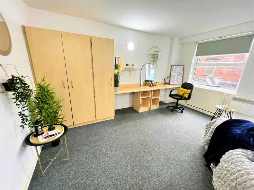 Common Area?w=400&h=260&fit=crop&q=40&auto=format&trim=auto