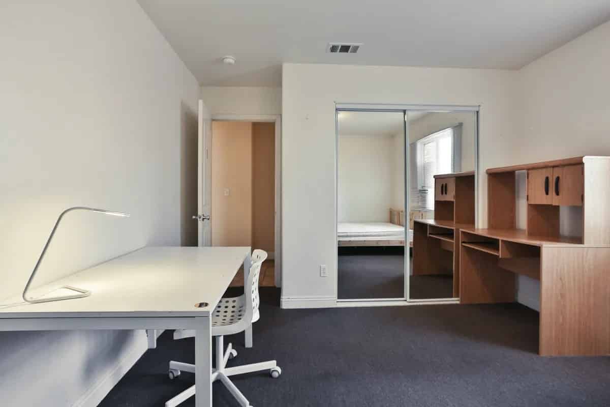 1374 W 35th Pl, Los Angeles - Los Angeles, California, United States - Amenities