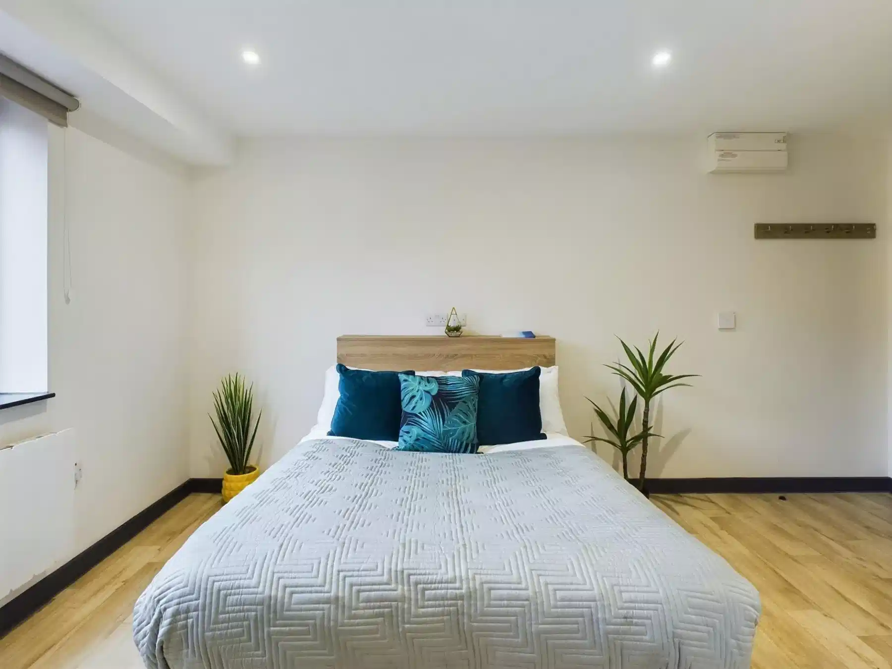 Amenities?w=400&h=260&fit=crop&q=40&auto=format&trim=auto