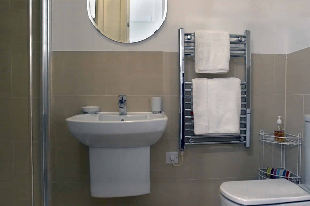 Exterior?w=400&h=260&fit=crop&q=40&auto=format&trim=auto