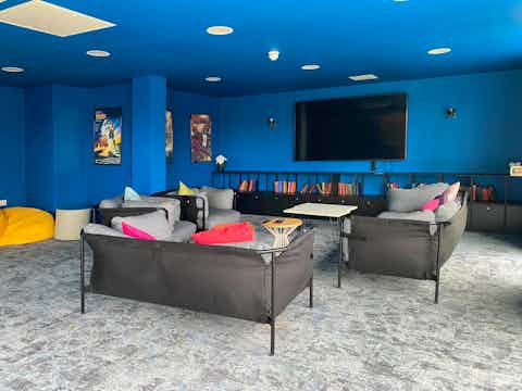 west-way-square-lounge