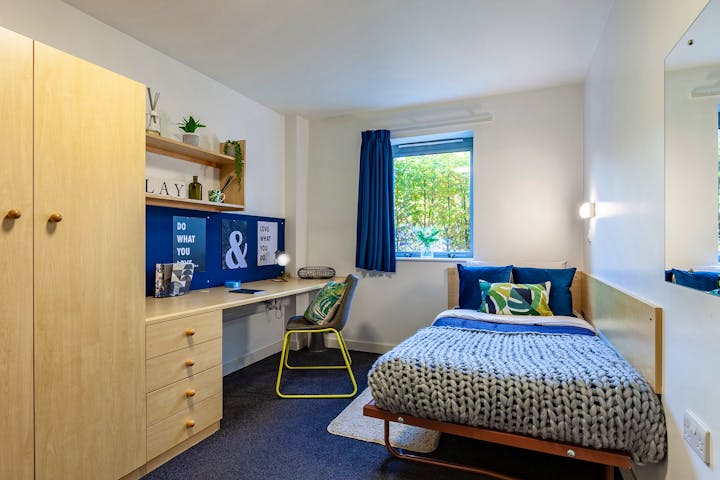 15-student-accommodation-bedford-polhill-park-ensuite-1