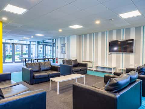 7-student-accommodation-bedford-polhill-park-common-room-1