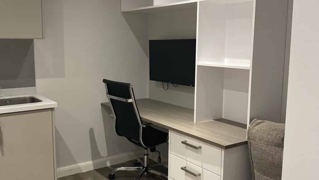 Premier Studio - Bedroom?w=400&h=260&fit=crop&q=40&auto=format&trim=auto