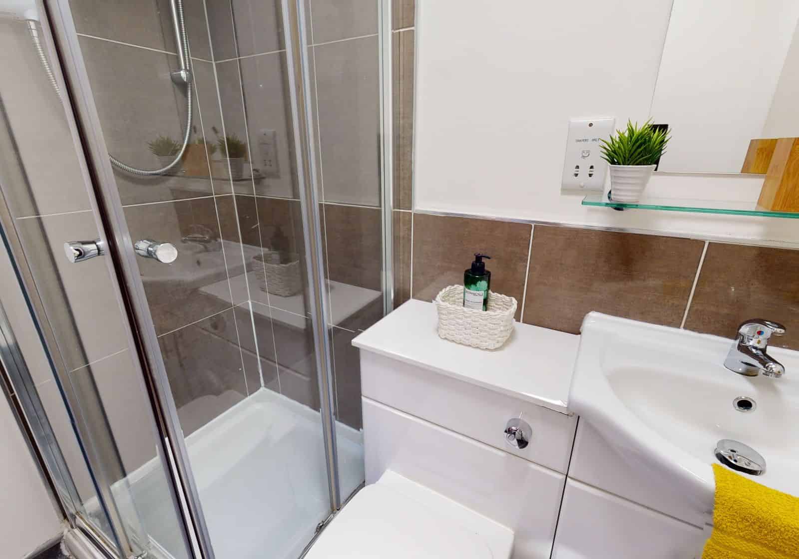 Amenities?w=400&h=260&fit=crop&q=40&auto=format&trim=auto