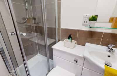 Amenities?w=400&h=260&fit=crop&q=40&auto=format&trim=auto