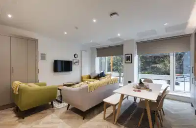 Common Area?w=400&h=260&fit=crop&q=40&auto=format&trim=auto