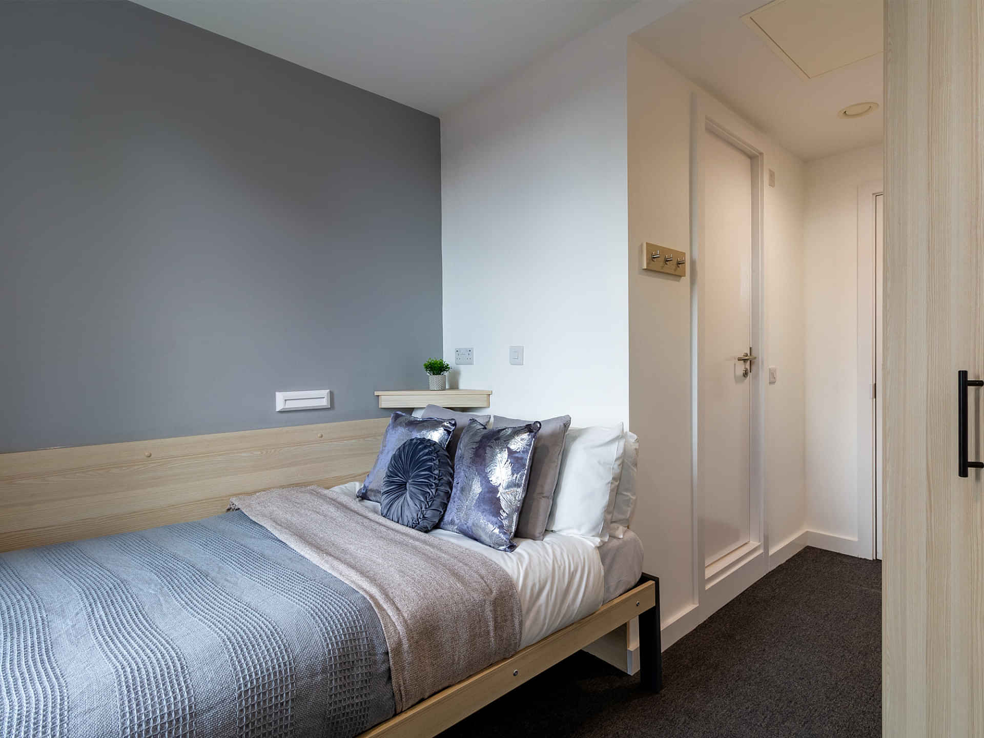 Book Straits Village Nottingham Student Accommodation | Amber