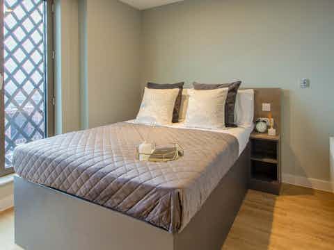 Deluxe 2 Bed Apartment - Bedroom