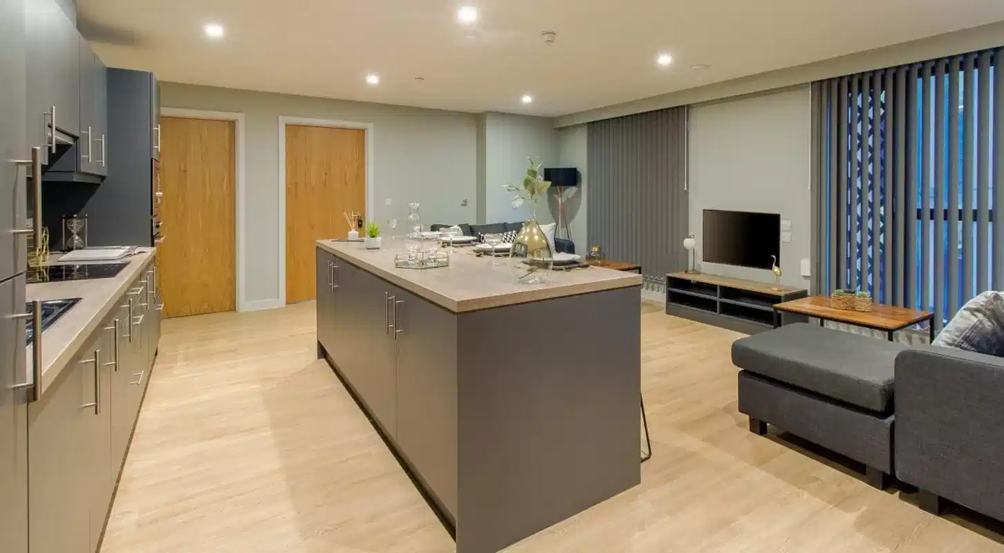 Common Area?w=400&h=260&fit=crop&q=40&auto=format&trim=auto