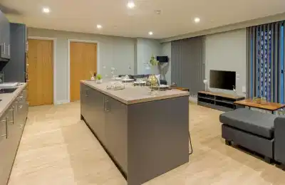 Common Area?w=400&h=260&fit=crop&q=40&auto=format&trim=auto