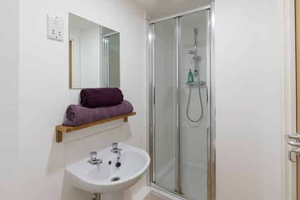 Amenities?w=400&h=260&fit=crop&q=40&auto=format&trim=auto