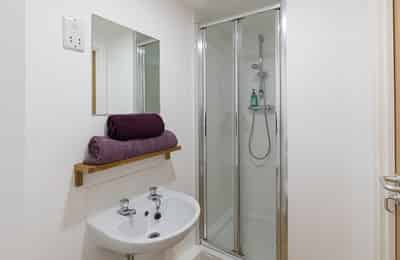 Amenities?w=400&h=260&fit=crop&q=40&auto=format&trim=auto