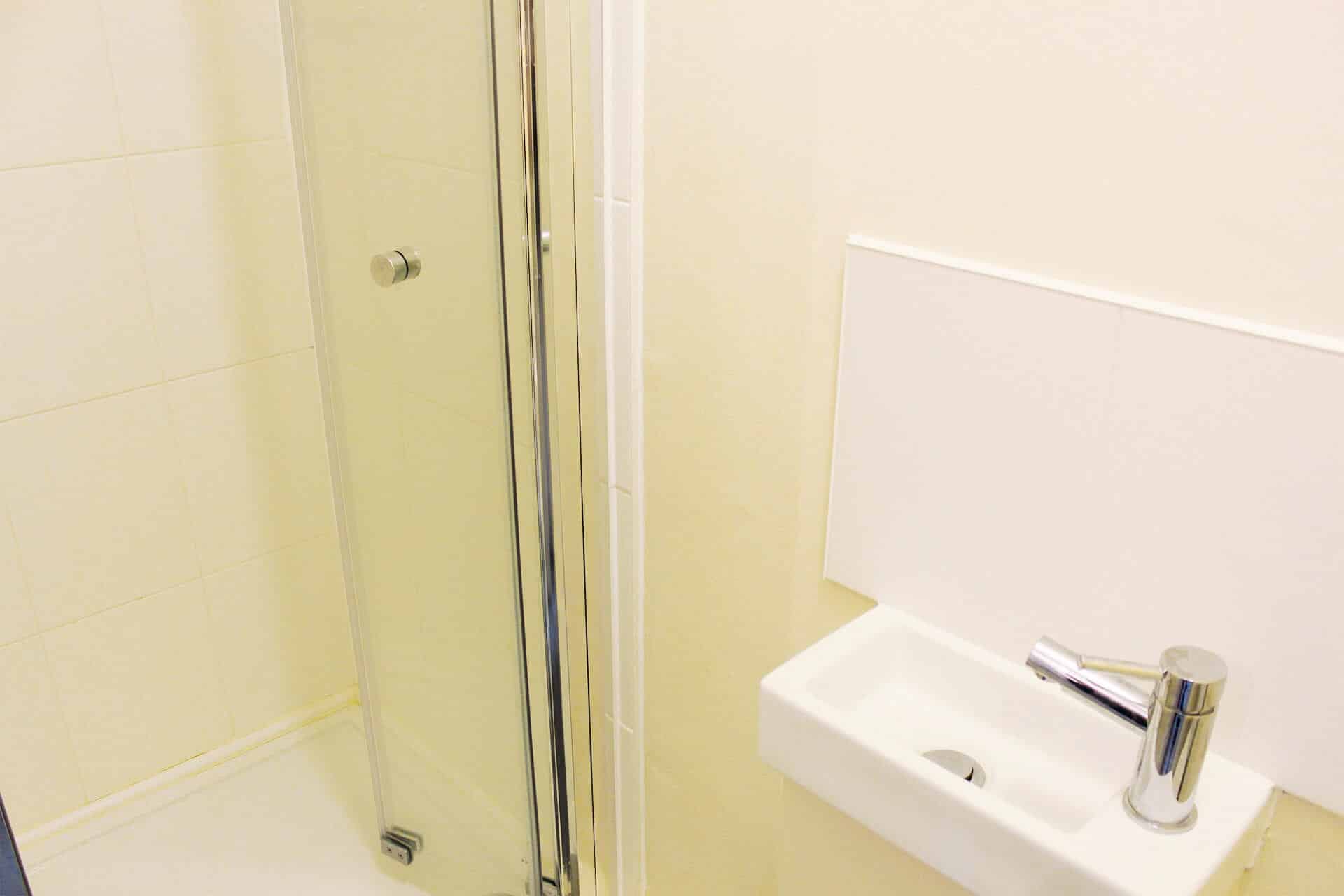 92 Sedgwick Street - Cambridge, England, United Kingdom - Bathroom