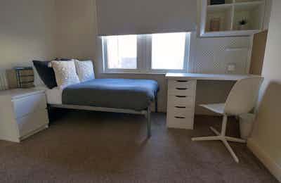 6 Bedroom Apartment - Bedroom