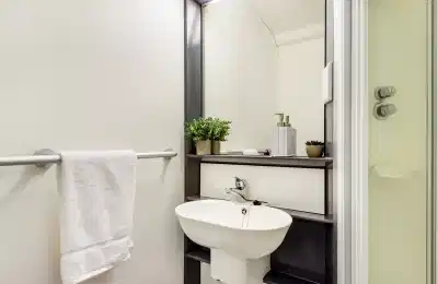 Amenities?w=400&h=260&fit=crop&q=40&auto=format&trim=auto